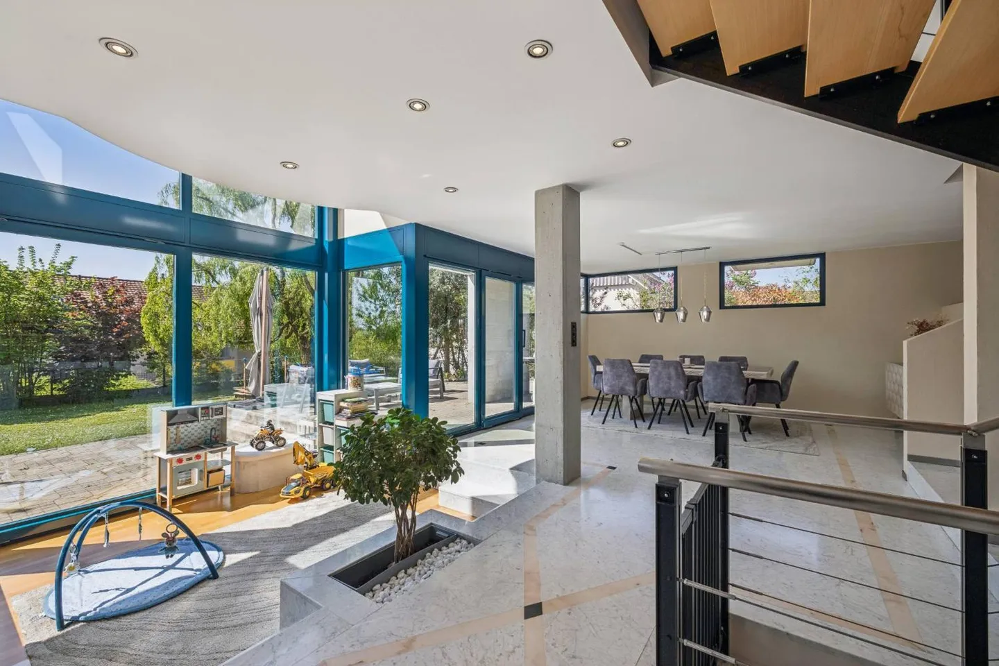 Magnifica villa individuale con grandi stanze - Foto 5 di 13