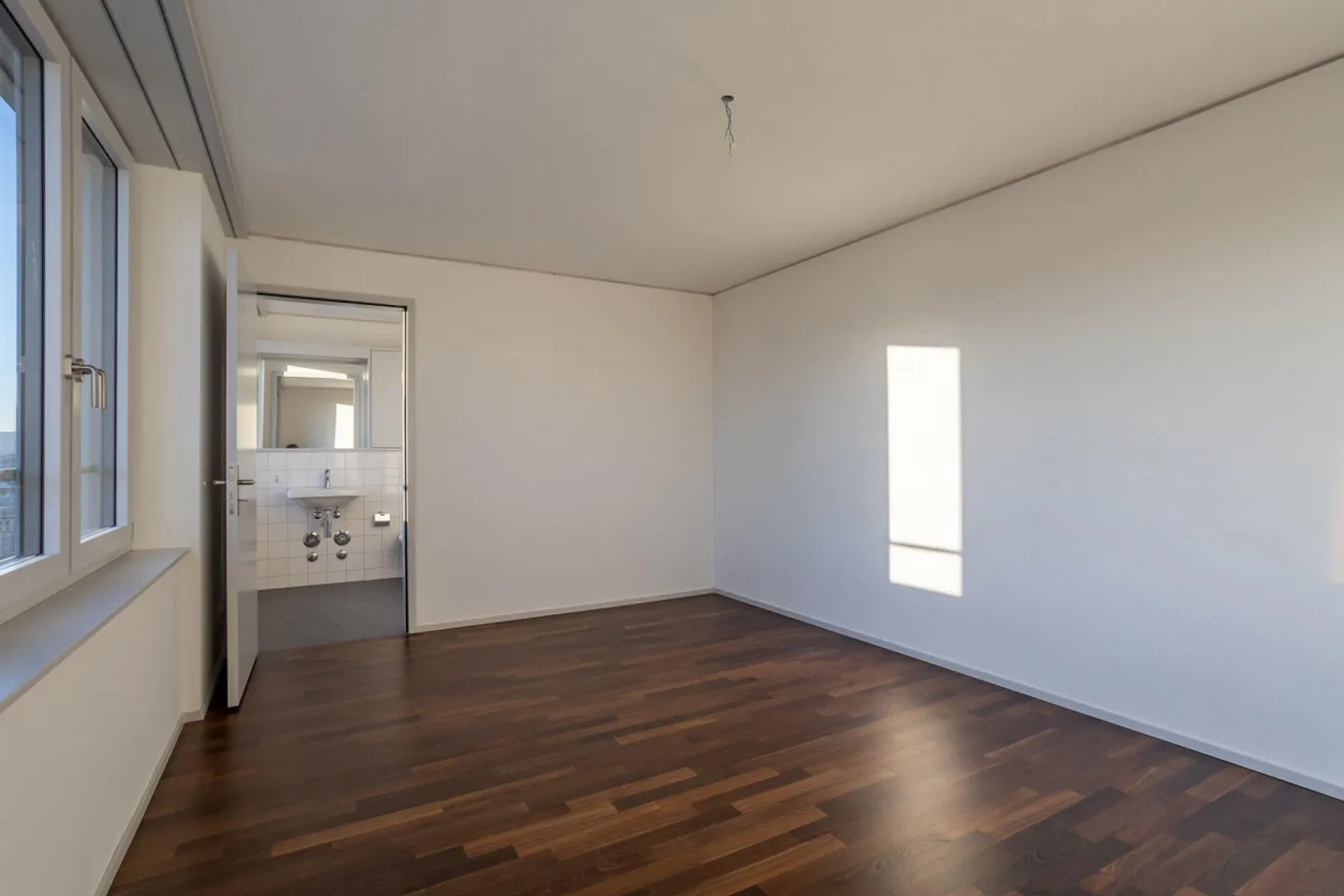 Spacious 3.5-room apartment 18.24 with exclusive view - Photo 3 of 12