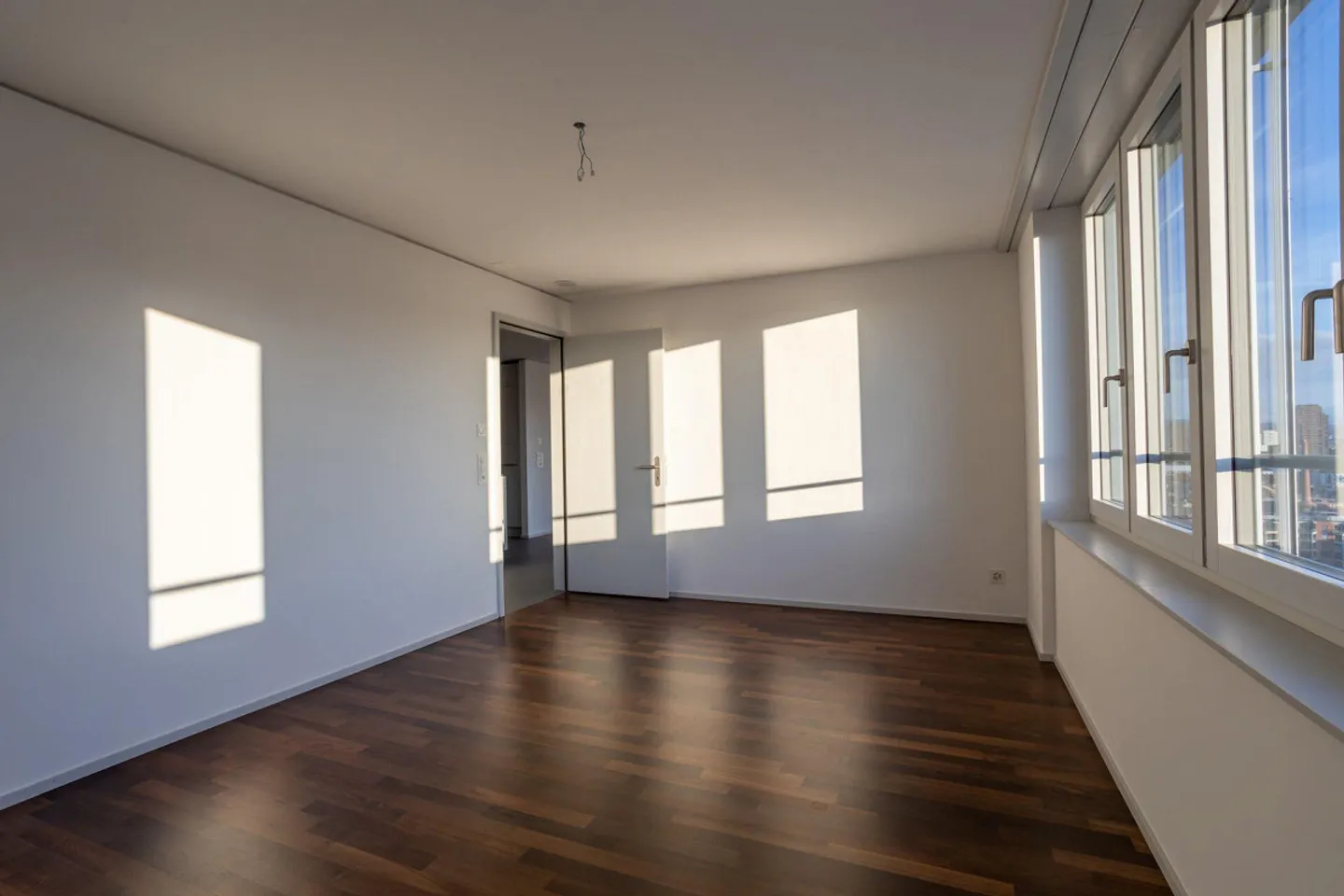 Spacious 3.5-room apartment 18.24 with exclusive view - Photo 4 of 12