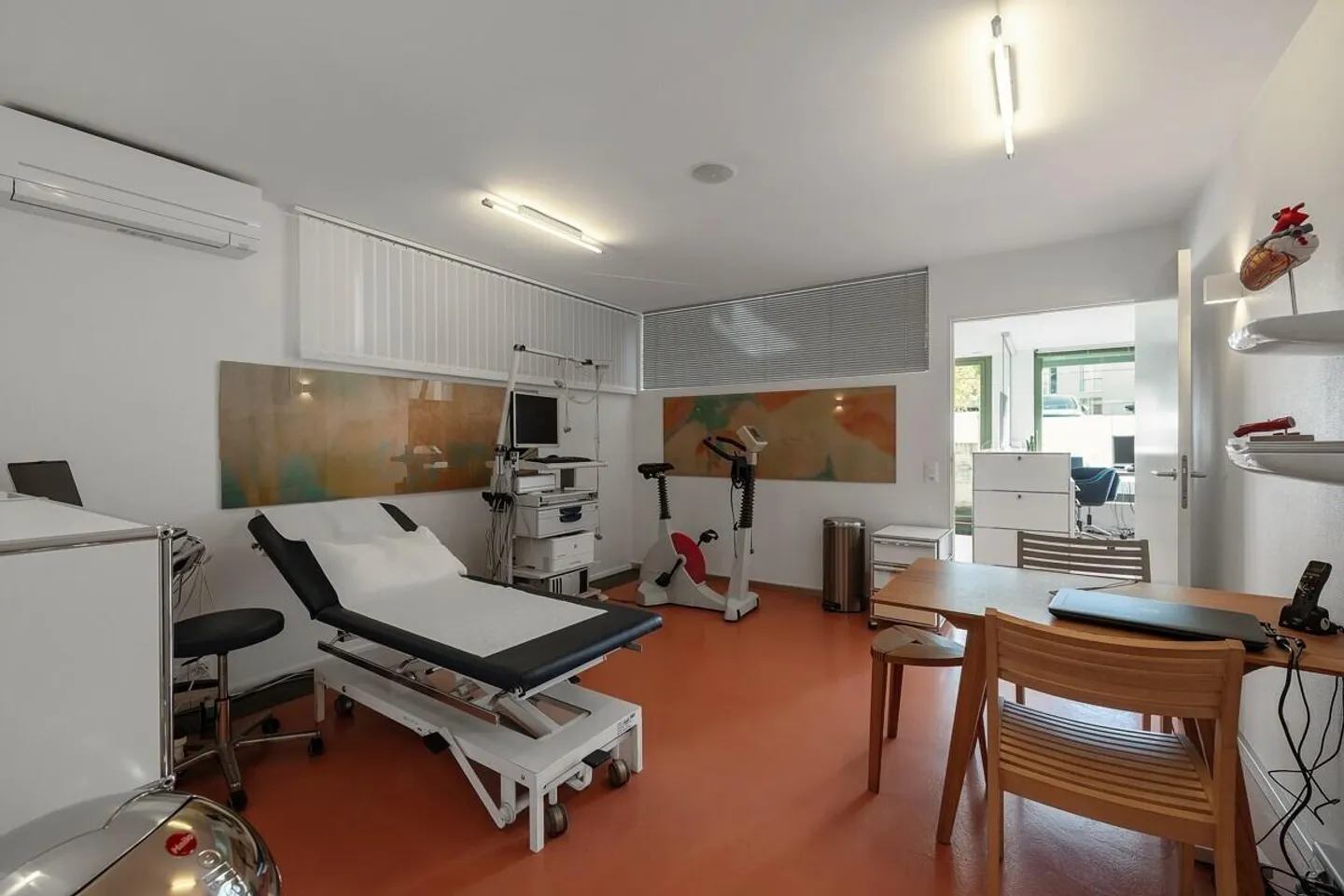 Due to relocation: spacious, modern practice with PPs for sale - Photo 4 of 17