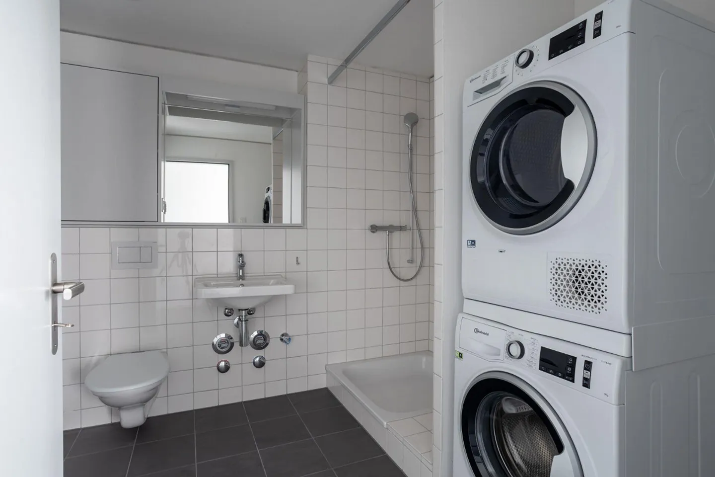 Spacious 3.5-room apartment 18.24 with exclusive view - Photo 7 of 12