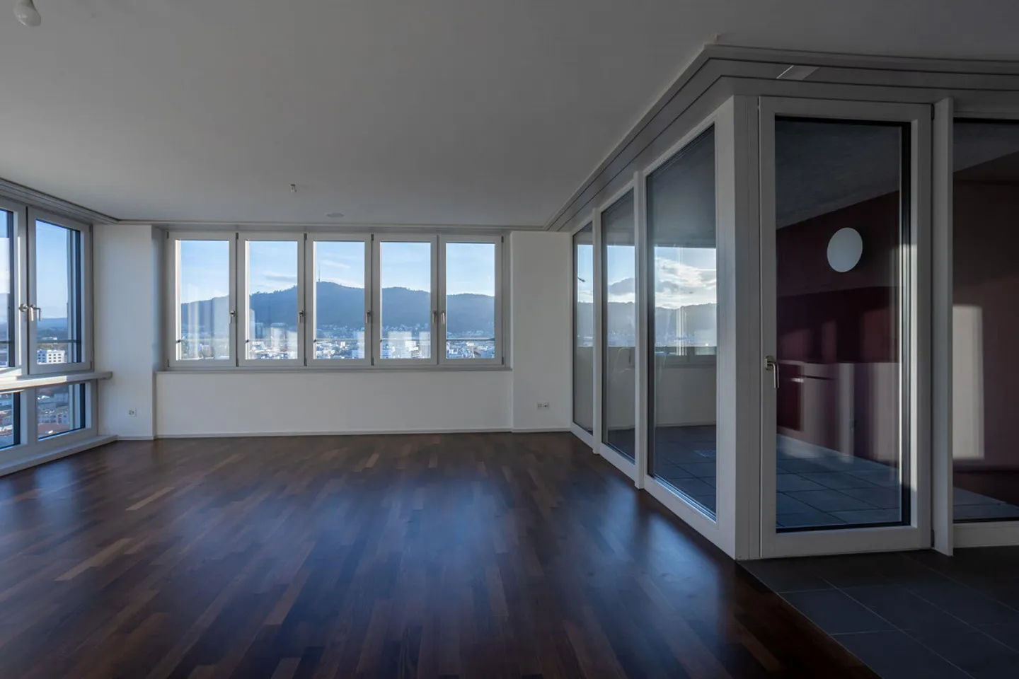 Spacious 3.5-room apartment 18.24 with exclusive view - Photo 10 of 12
