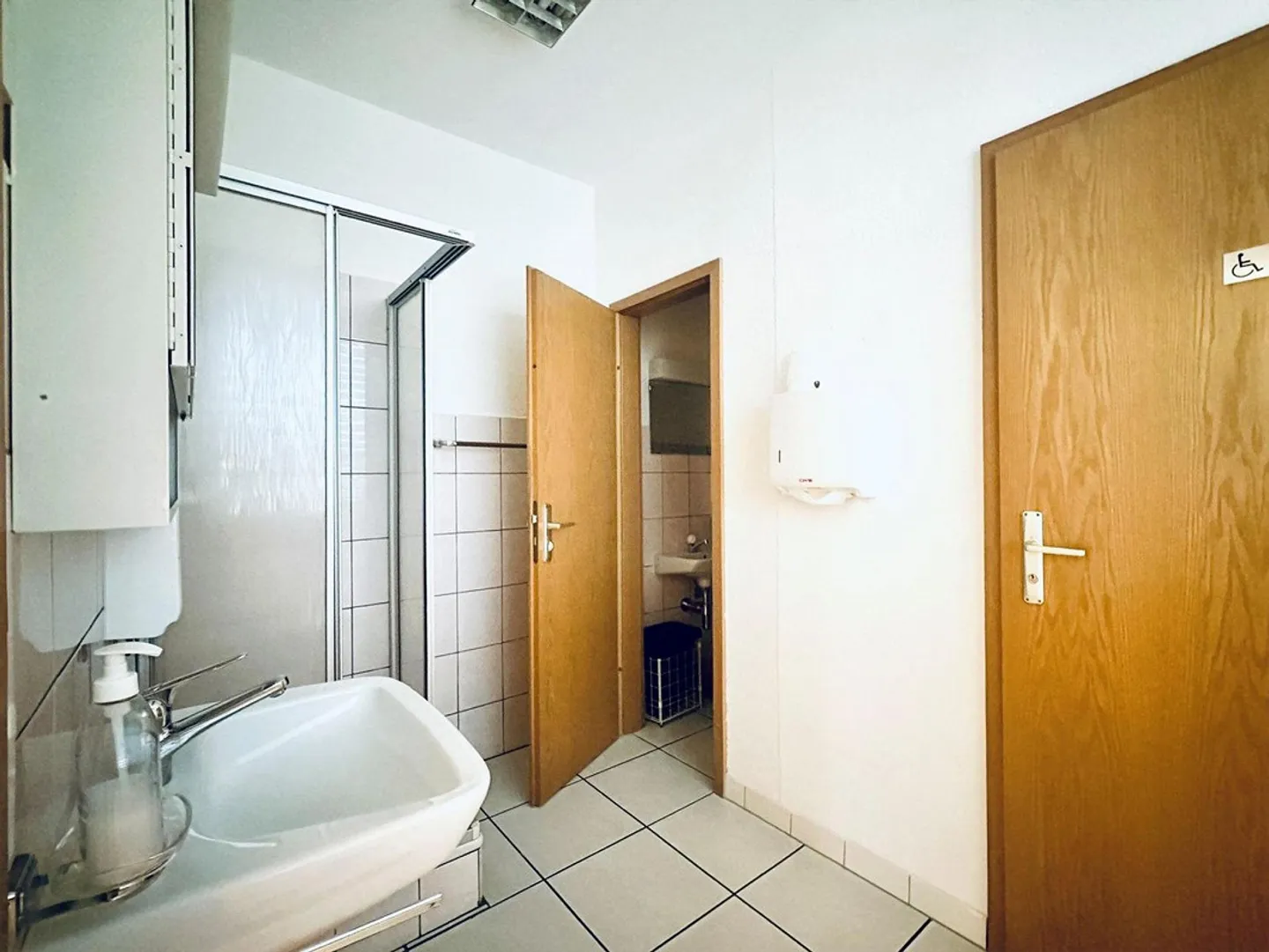 Uffici con cucina e bagno accessibile in affitto - Foto 10 di 15