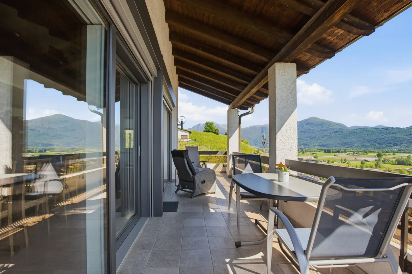 Charming Family Home in Gordola - Photo 4 of 13