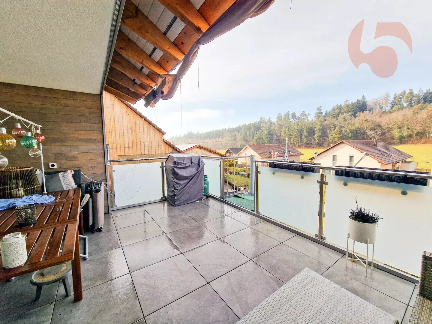 Schönes Triplex von 2020 mit 20 m² Balkon und kleinem Garten im Erdgeschoss. Mit Garage - Foto 4 von 15