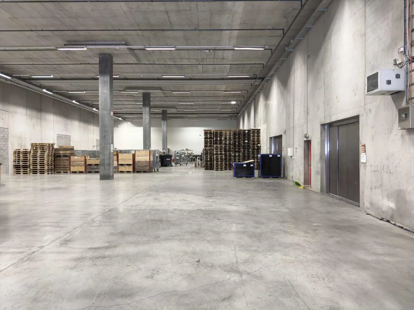 Wunderschönes Logistiklager von 2.157 m² mit Ladebuchten - Foto 3 von 12