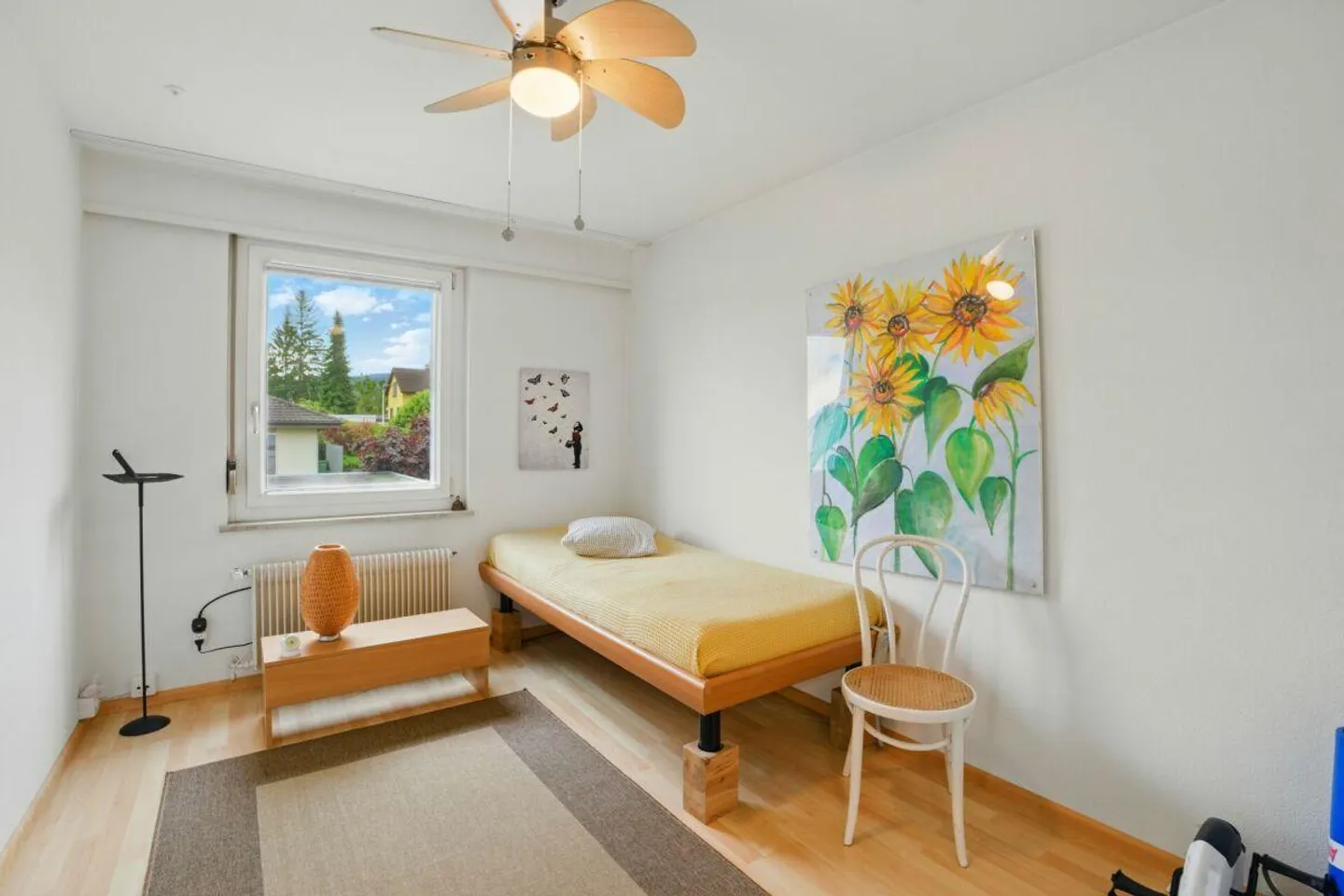 Maison familiale double de 5,5 Z' avec oasis de jardin ensoleillée et garage - Photo 6 sur 13