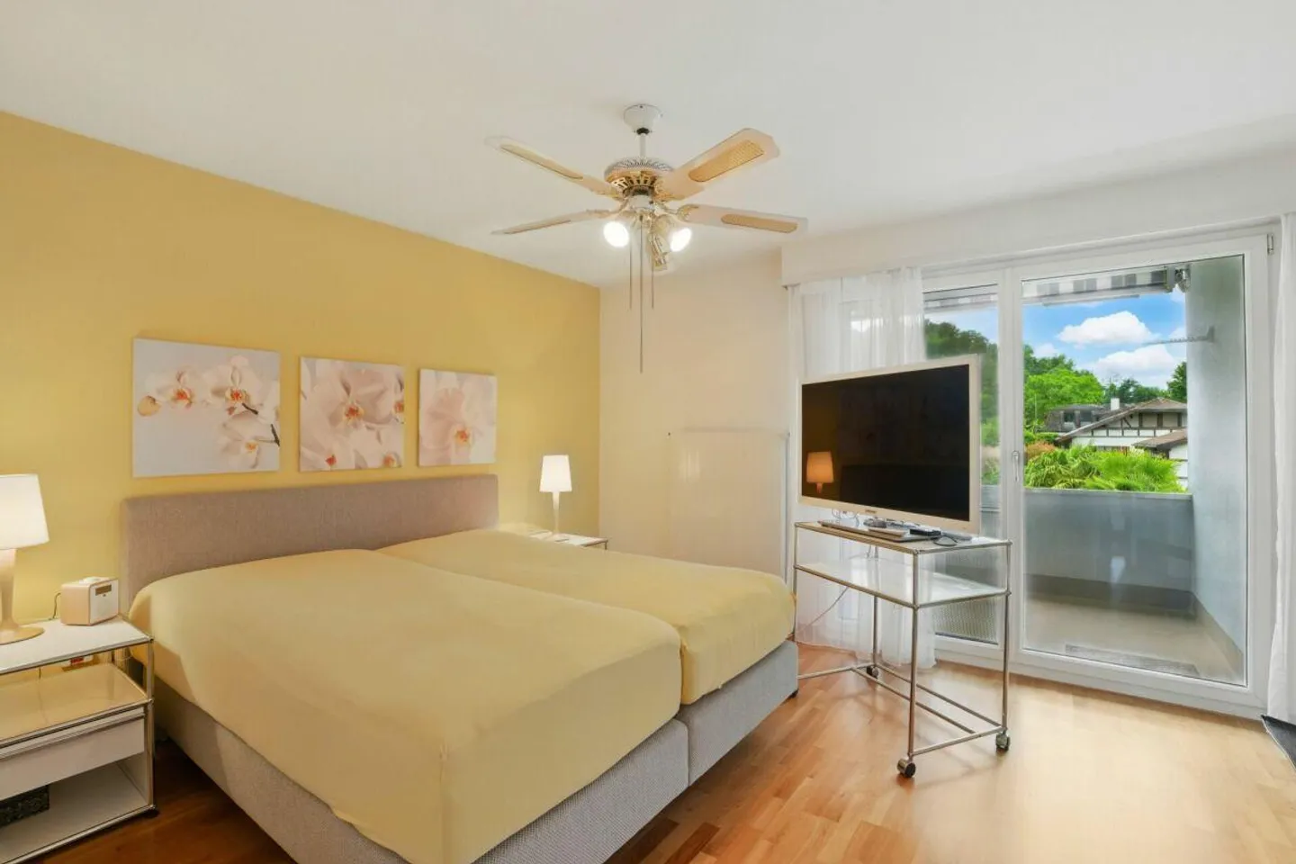 Maison familiale double de 5,5 Z' avec oasis de jardin ensoleillée et garage - Photo 8 sur 13