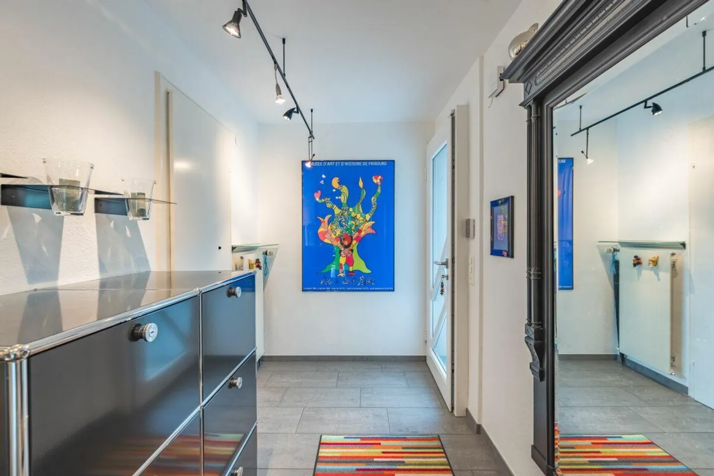 Maison familiale double de 5,5 Z' avec oasis de jardin ensoleillée et garage - Photo 2 sur 13