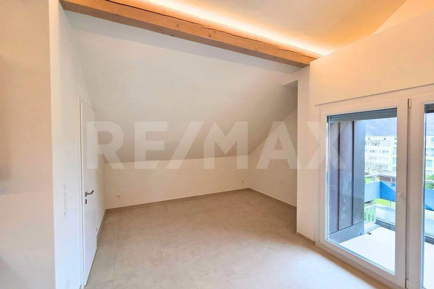 Loft - Appartamento attico in posizione centrale ad Altdorf UR, prima locazione... - Foto 3 di 13