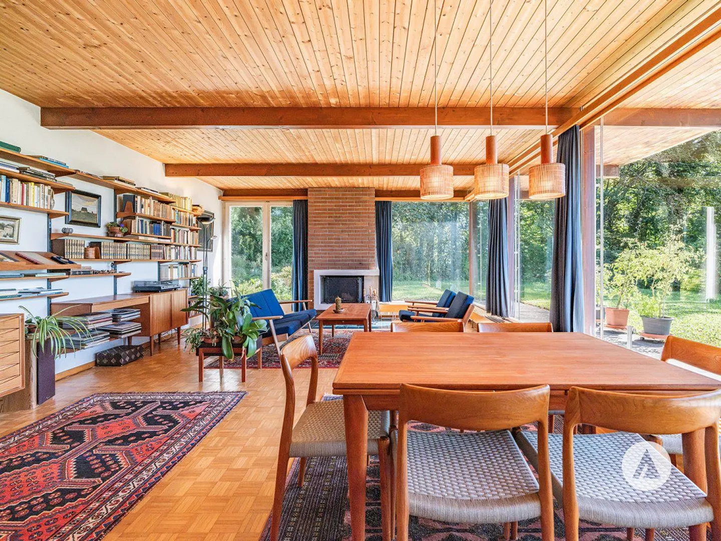 Une maison pleine d'histoire, entourée de forêt et de lac - Photo 4 sur 13