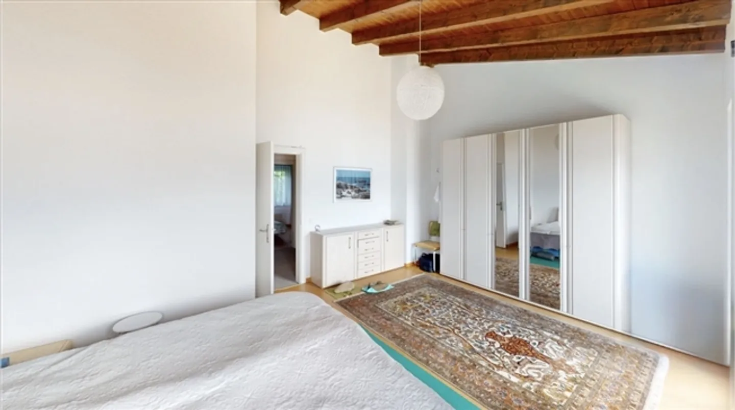 «Einfamilienhaus mit Aussenschwimmbad und Seesicht» - Foto 11 von 20