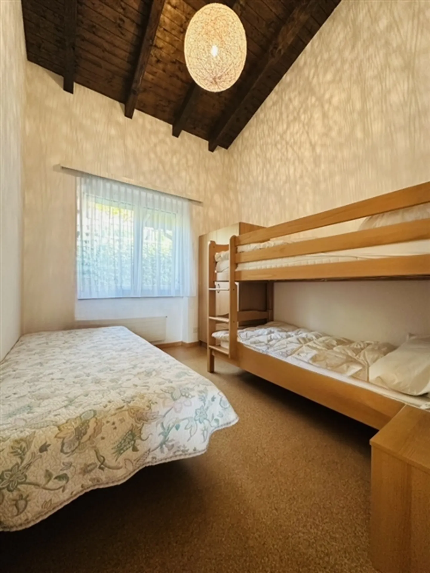 «Einfamilienhaus mit Aussenschwimmbad und Seesicht» - Foto 12 von 20