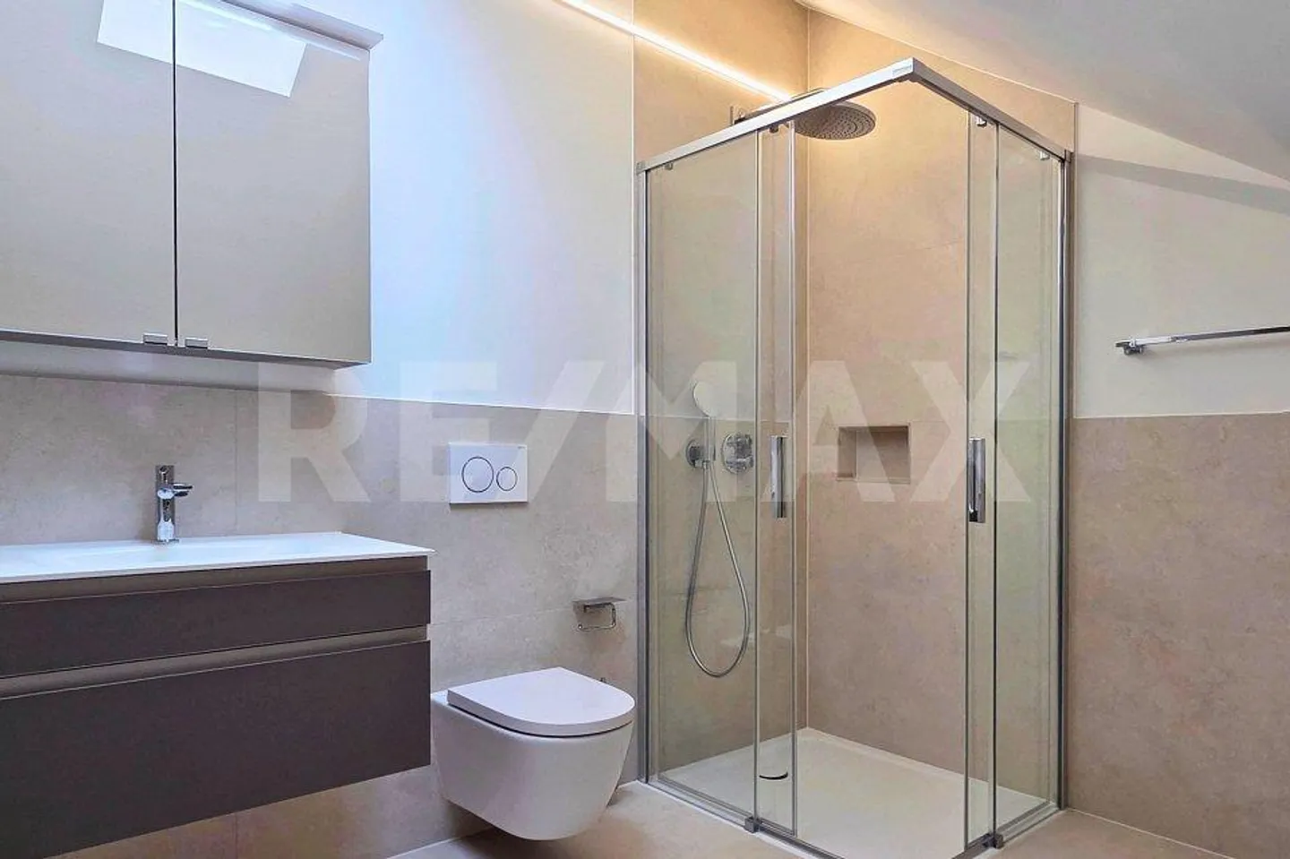 Loft - Appartamento attico in posizione centrale ad Altdorf UR, prima locazione... - Foto 10 di 13