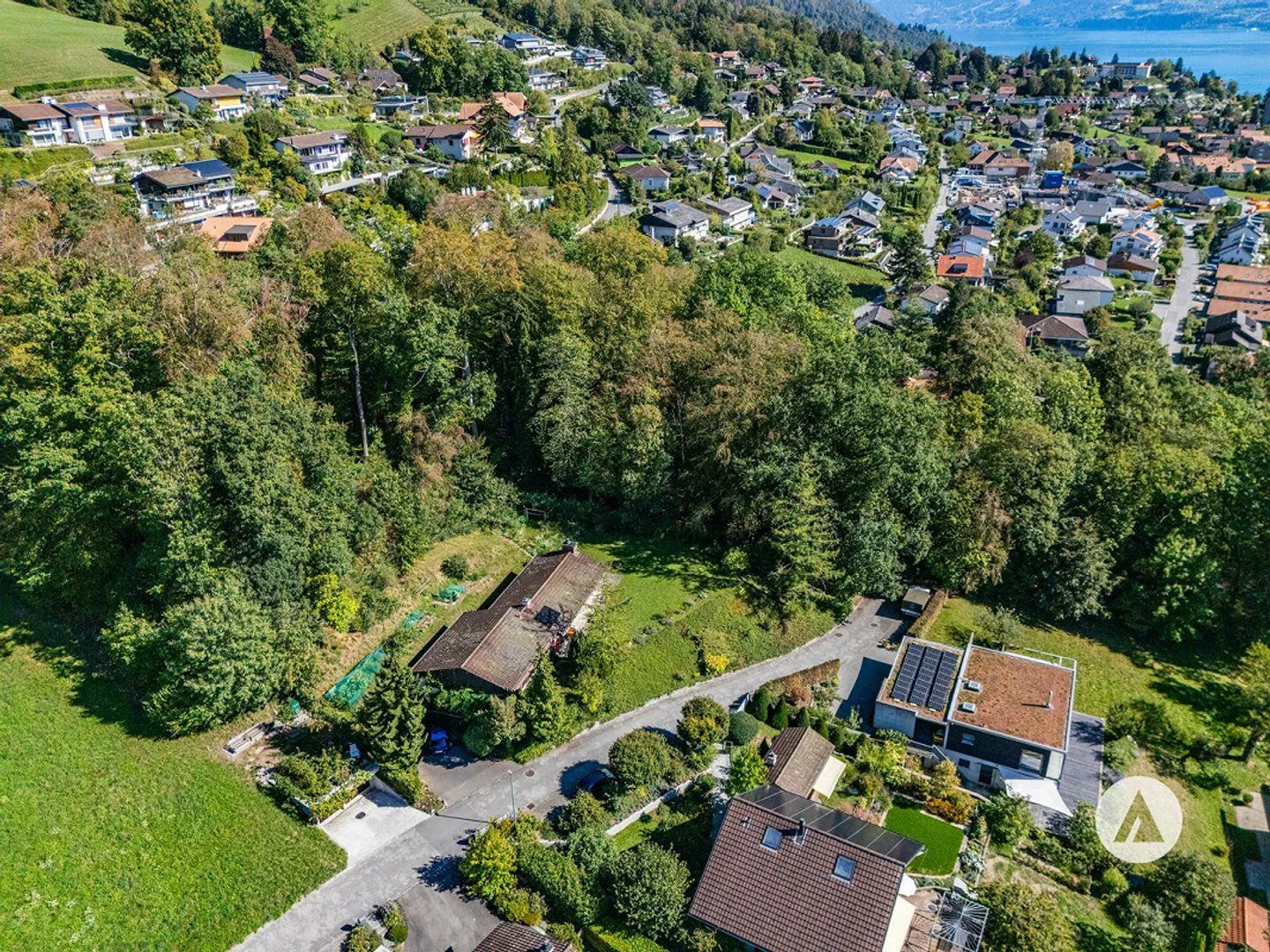 Une maison pleine d'histoire, entourée de forêt et de lac - Photo 10 sur 13