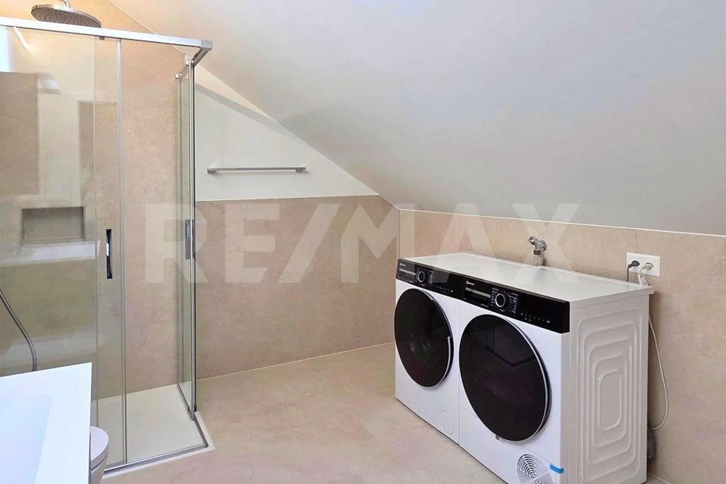 Loft - Appartamento attico in posizione centrale ad Altdorf UR, prima locazione... - Foto 11 di 13