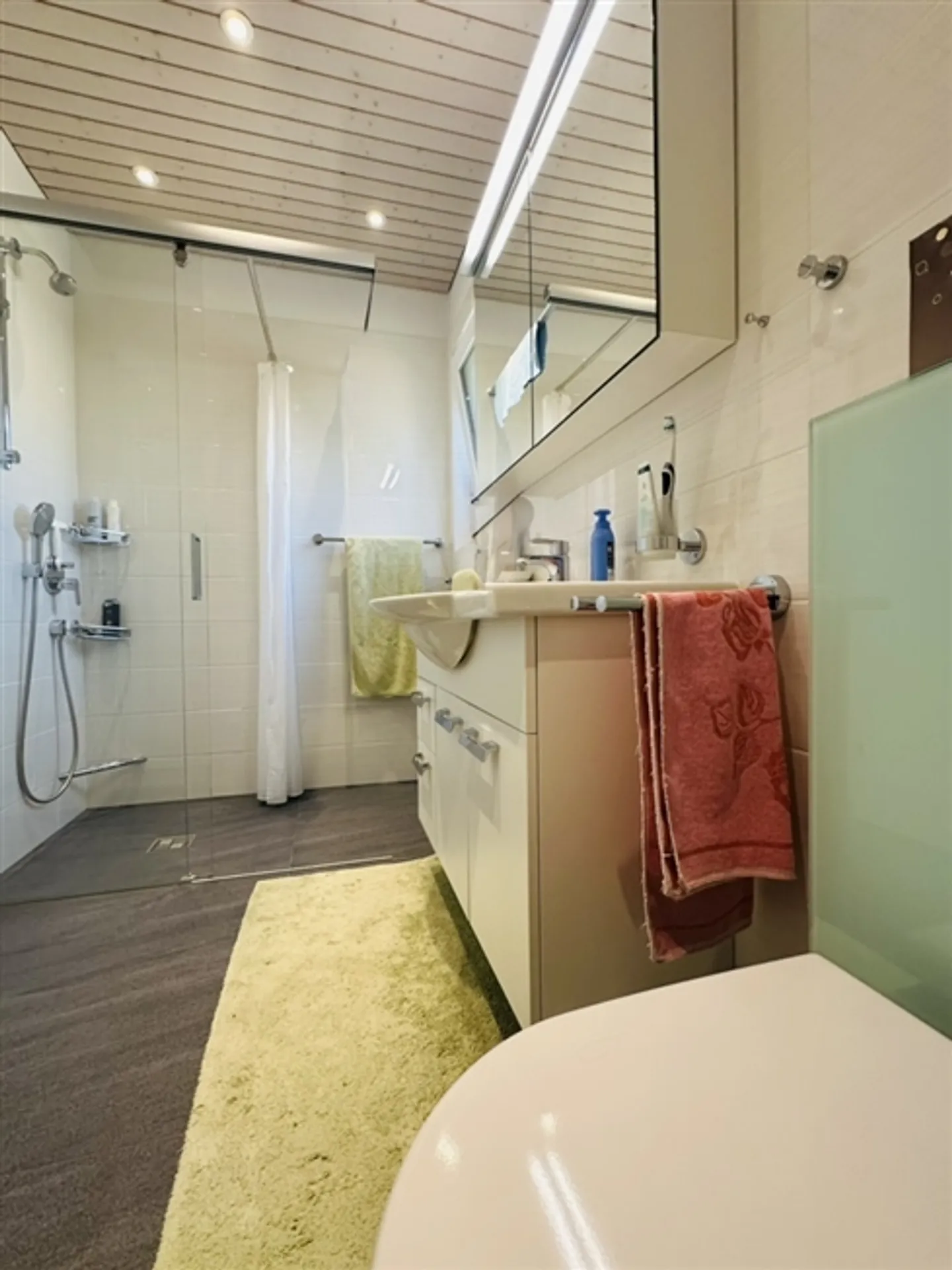 «Einfamilienhaus mit Aussenschwimmbad und Seesicht» - Foto 15 von 20