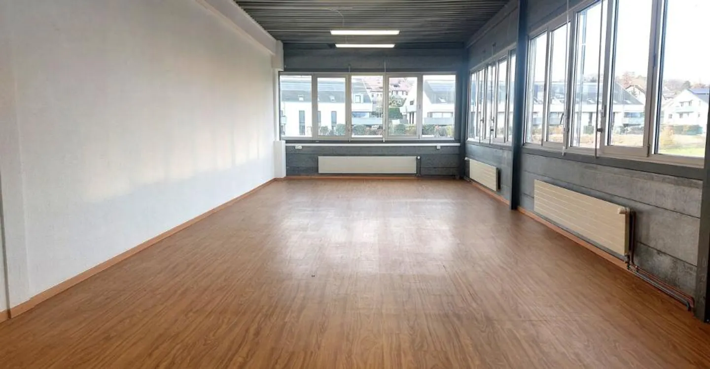 61 m2 Office - Loading Zone with Platform - Flexible Lease - Photo 1 of 5