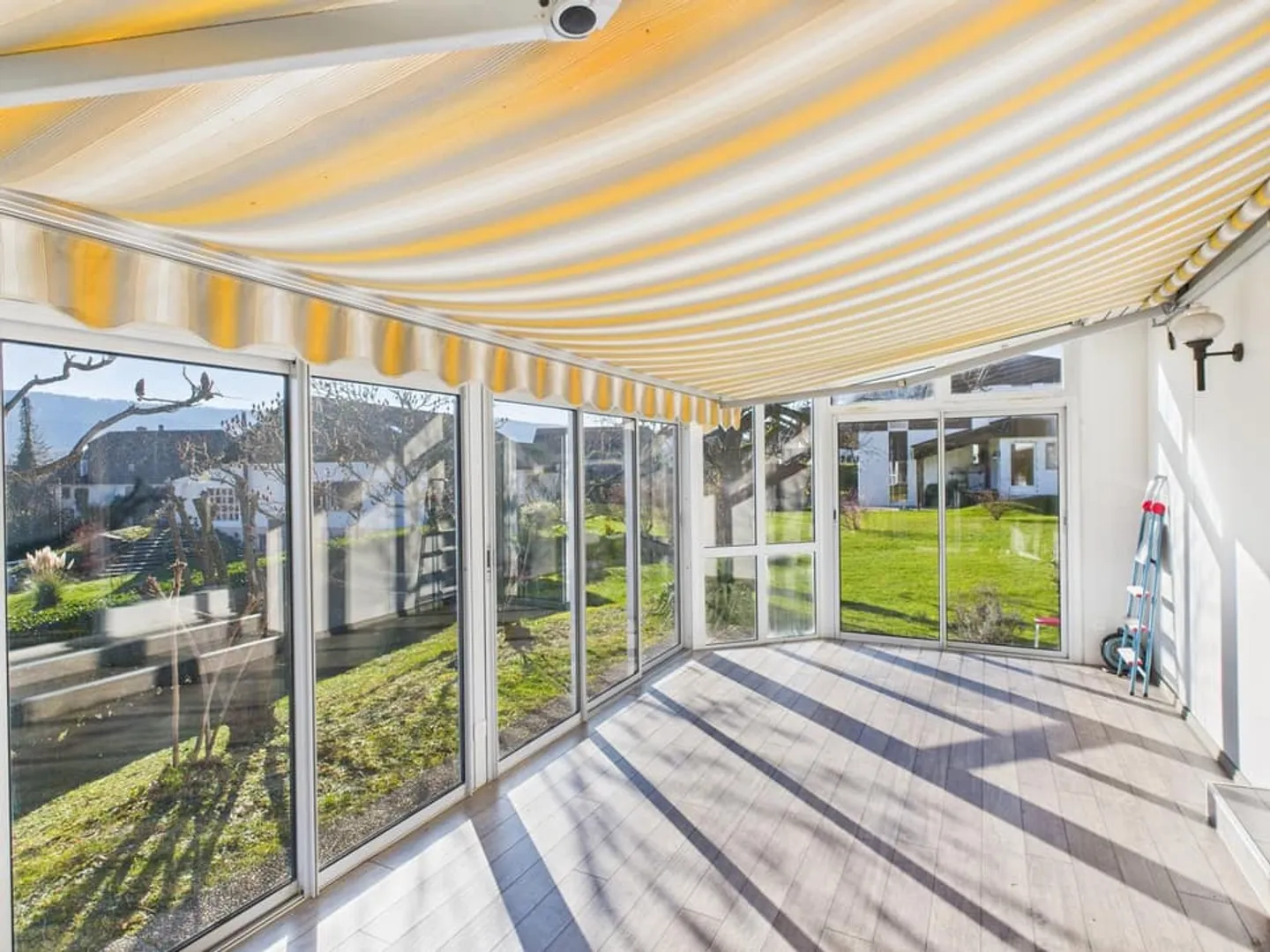 Superbe maison 5.5 pièces dans une impasse - grands volumes, vue imprenable et m - Photo 9 sur 13