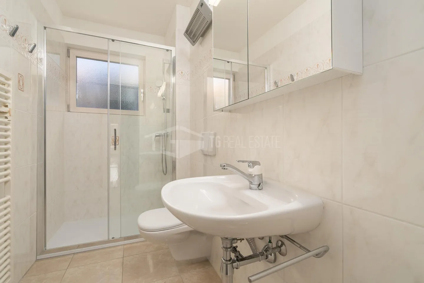 SPACIOUS 5.5 APARTMENT NEAR TASIS. - Photo 2 of 13