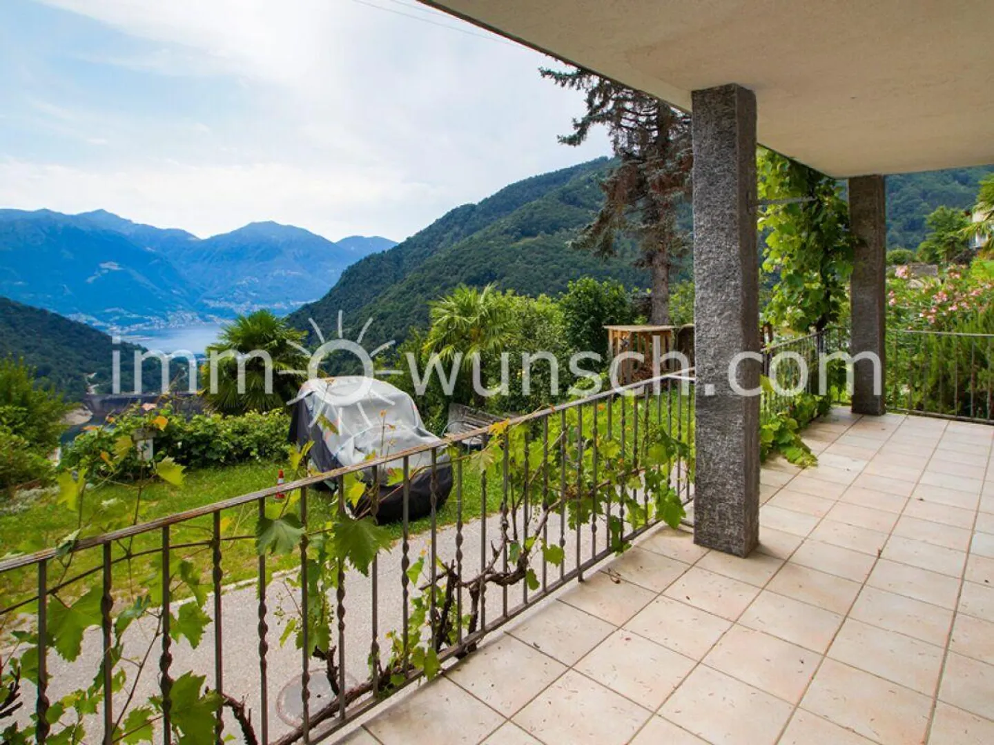Affascinante casa di 4 ½ locali, ufficio a casa o casa vacanze, con due... - Foto 2 di 13