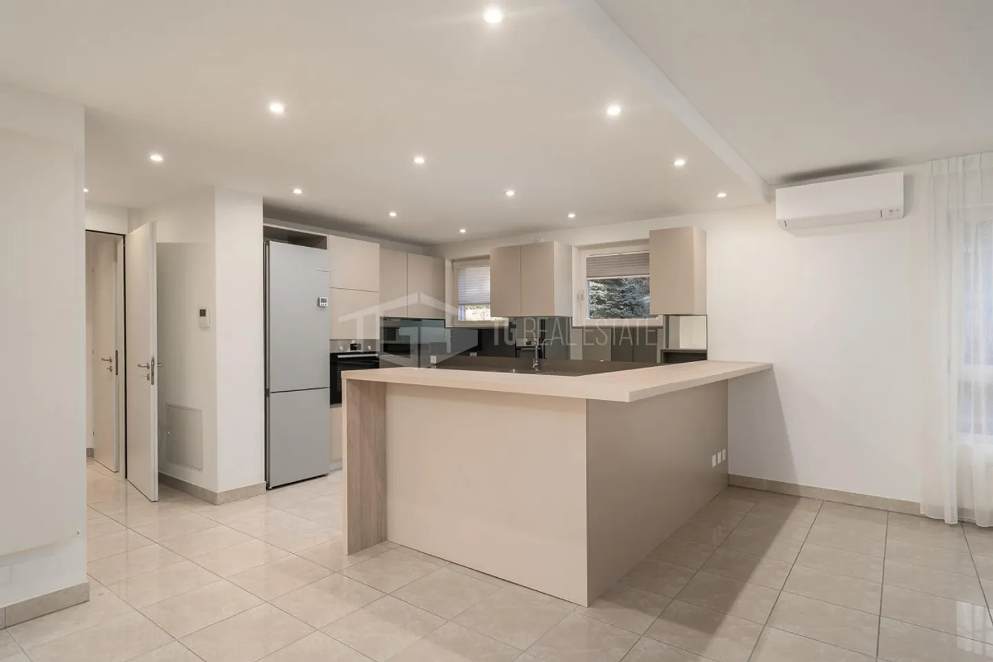 SPACIOUS 5.5 APARTMENT NEAR TASIS. - Photo 7 of 13