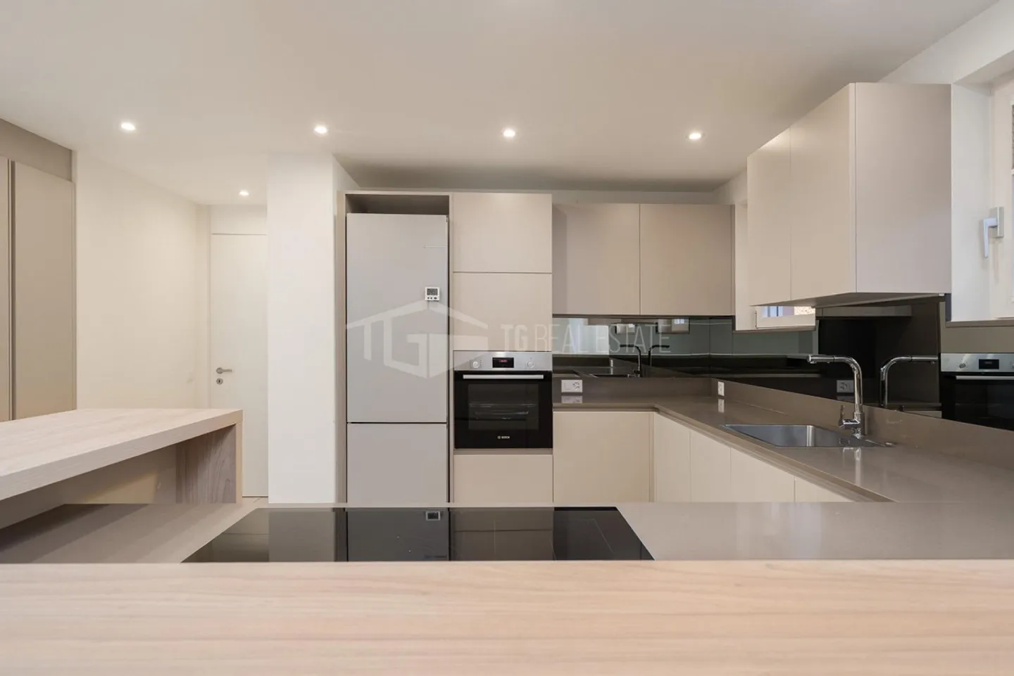 SPACIOUS 5.5 APARTMENT NEAR TASIS. - Photo 9 of 13