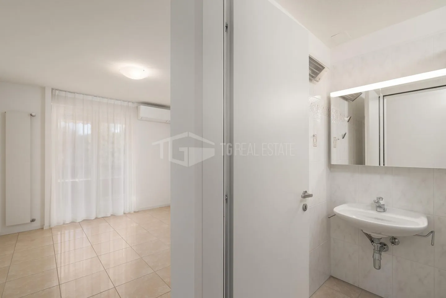 SPACIOUS 5.5 APARTMENT NEAR TASIS. - Photo 11 of 13
