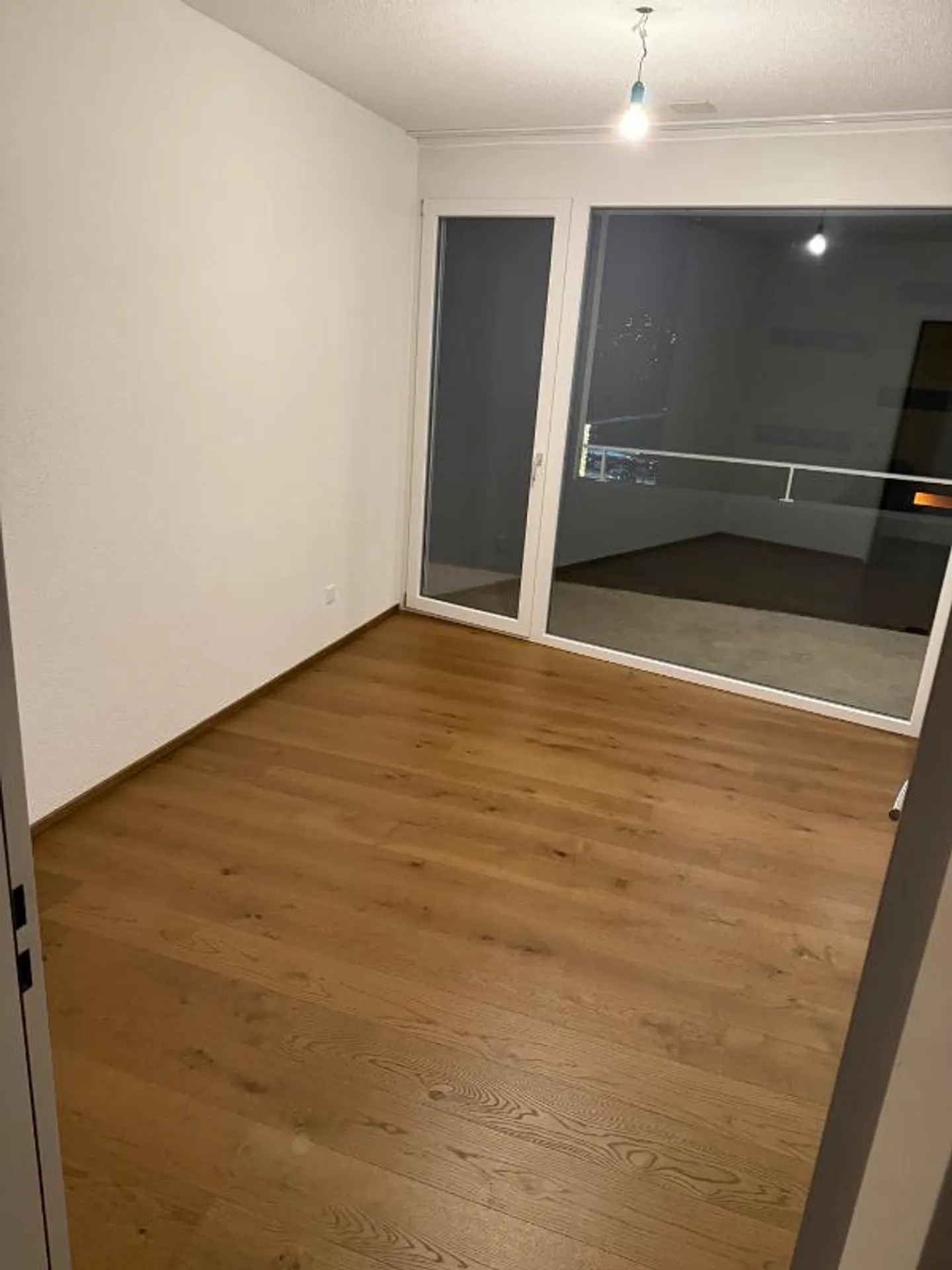 Camera in appartamento condiviso - Foto 2 di 5