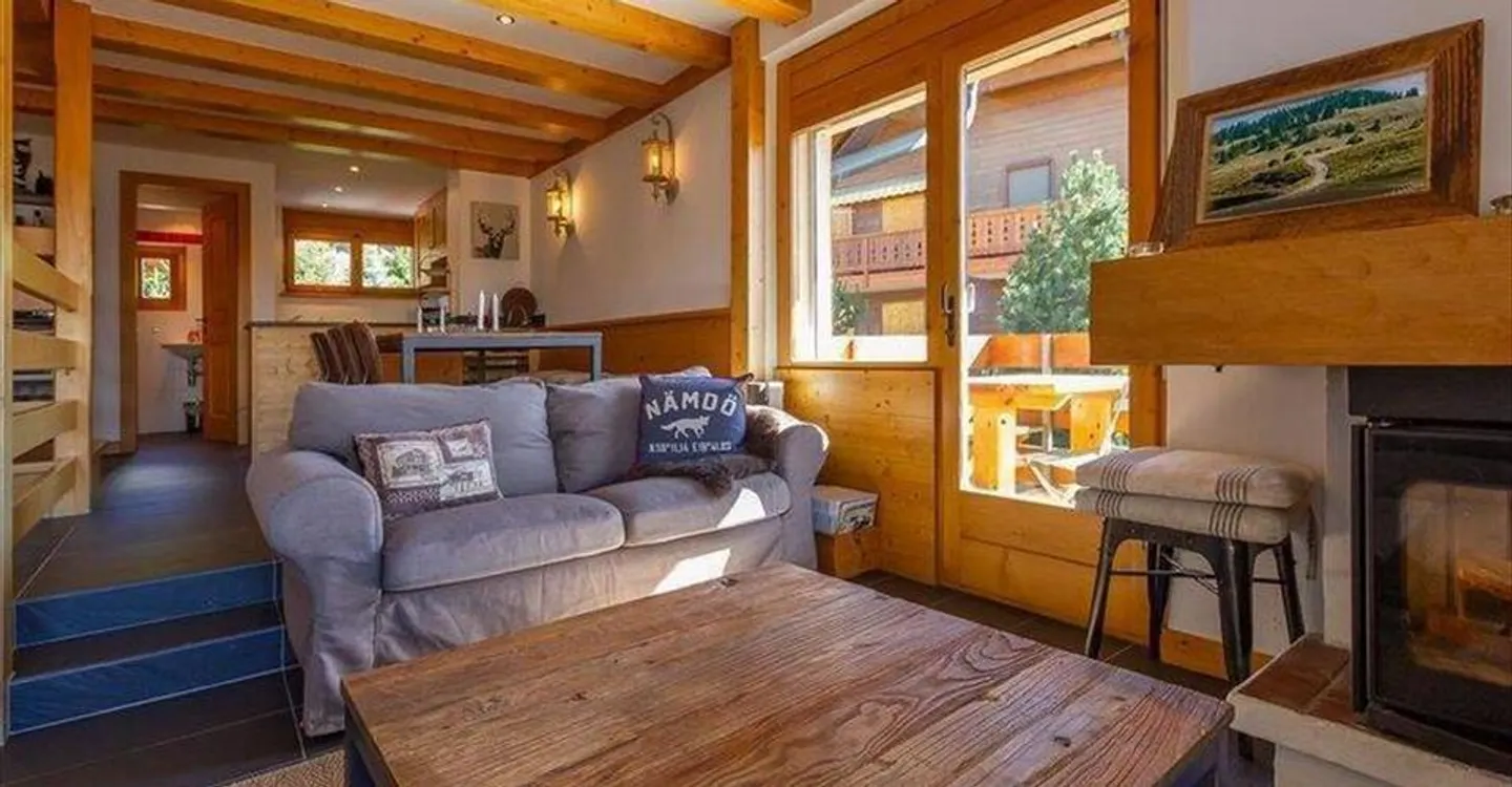 Charming Triplex Apartment - Photo 2 of 9