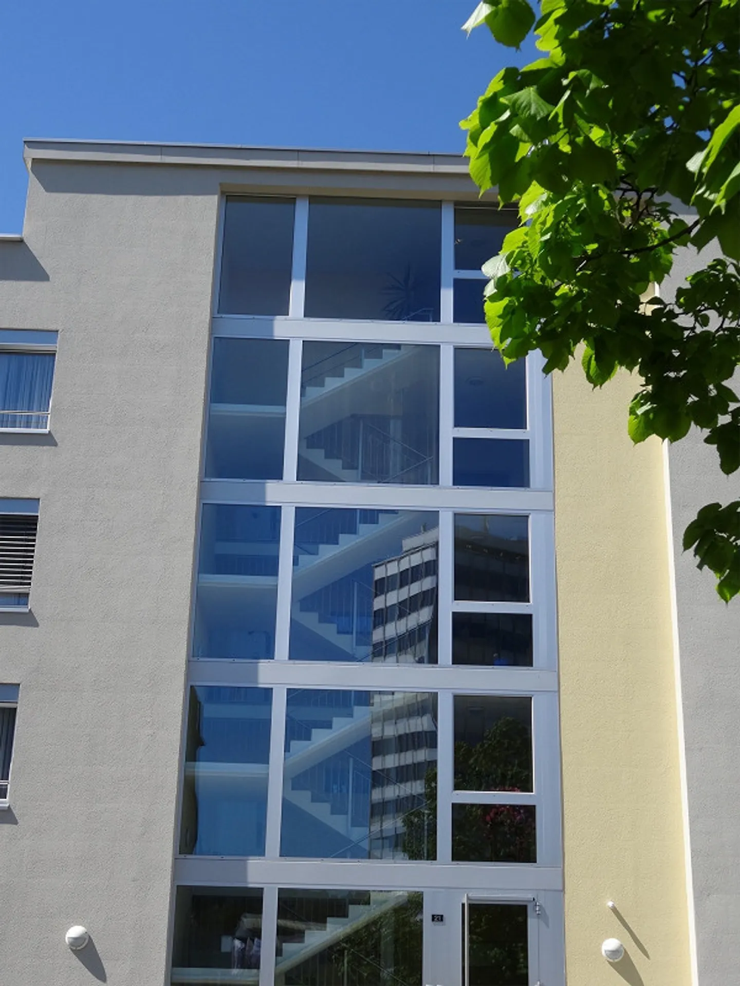 Bel et central appartement en attique de 3,5 pièces pour seniors - Photo 1 sur 10