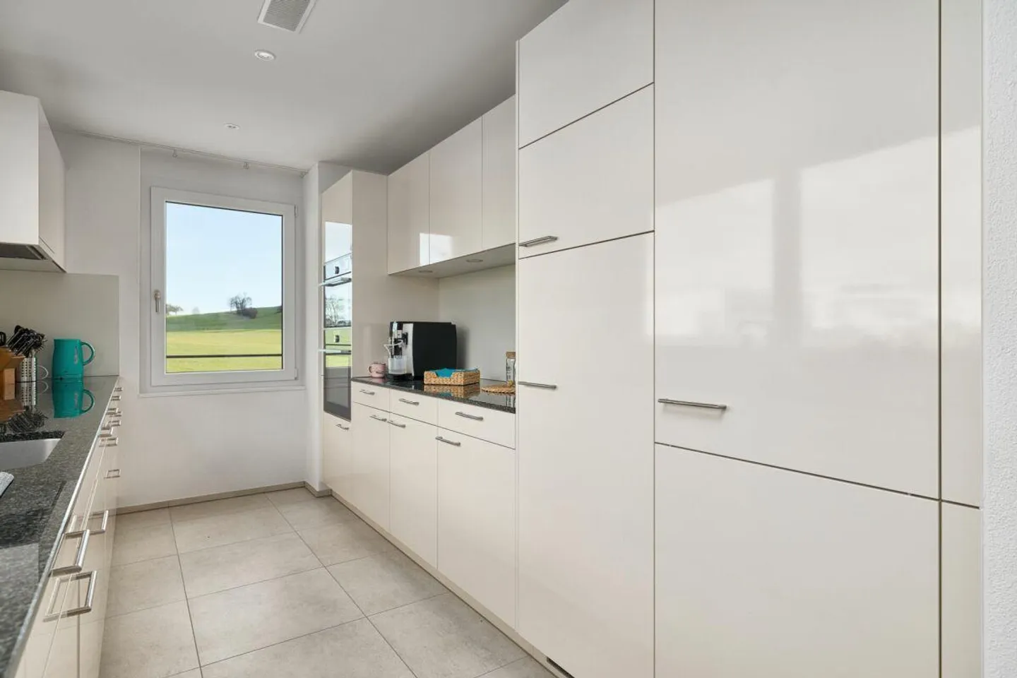 Appartement spacieux de 3,5 pièces avec vue sur la verdure - Photo 5 sur 16