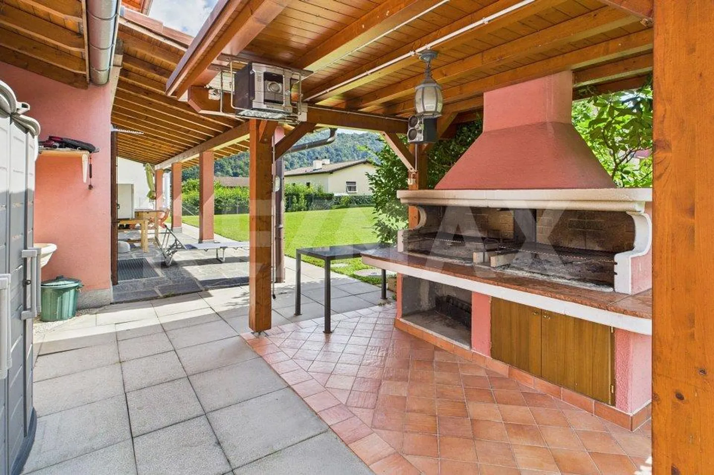 Villa indépendante avec grand jardin et Grottino caractéristique à Taverne - Photo 7 sur 13