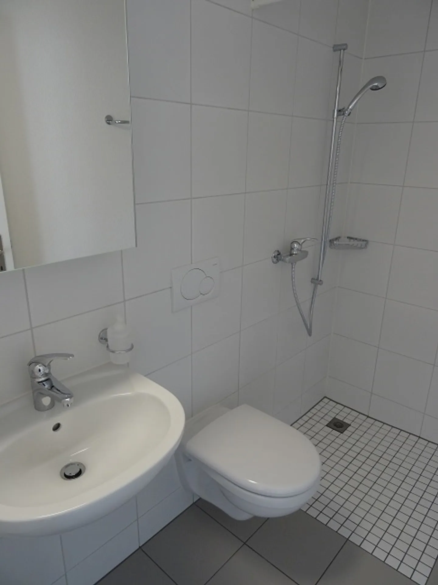 Bel et central appartement en attique de 3,5 pièces pour seniors - Photo 2 sur 10