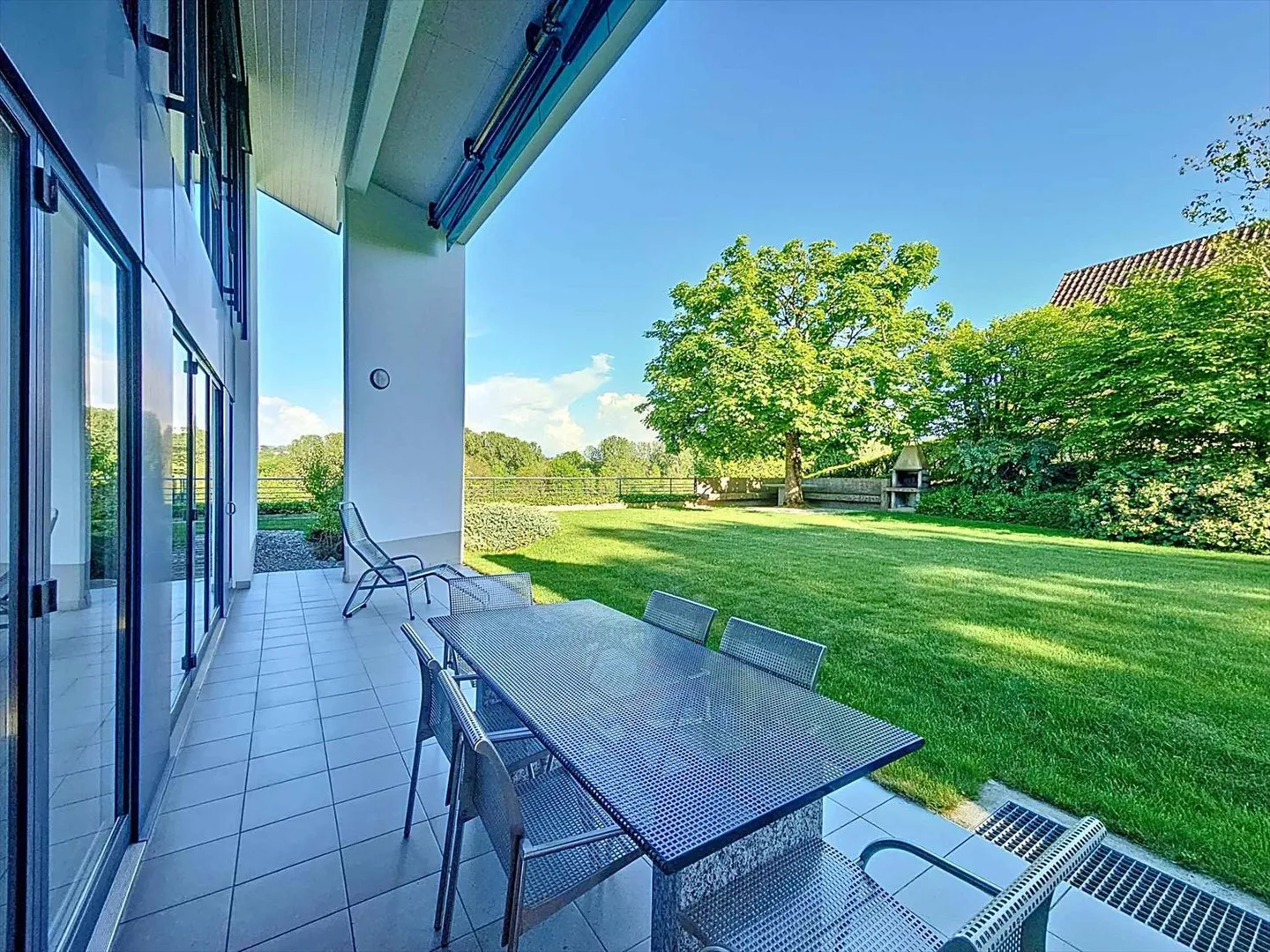 Villa individuelle moderne et familiale de 264 m² - Photo 3 sur 13