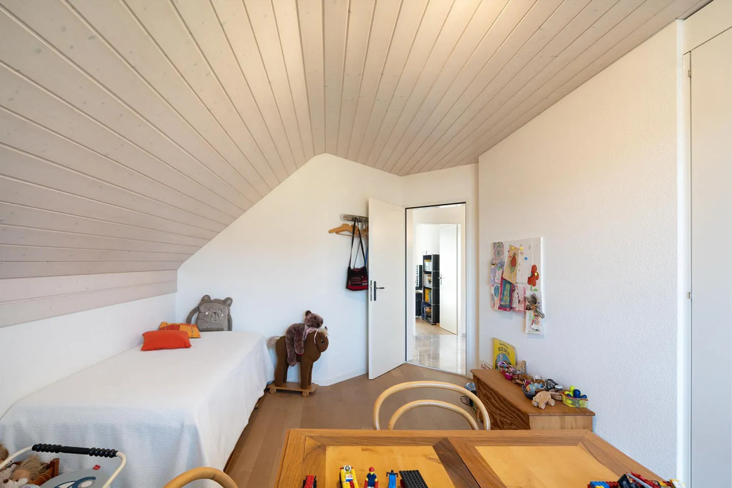 Freistehendes Einfamilienhaus mit Garten - Foto 12 von 19