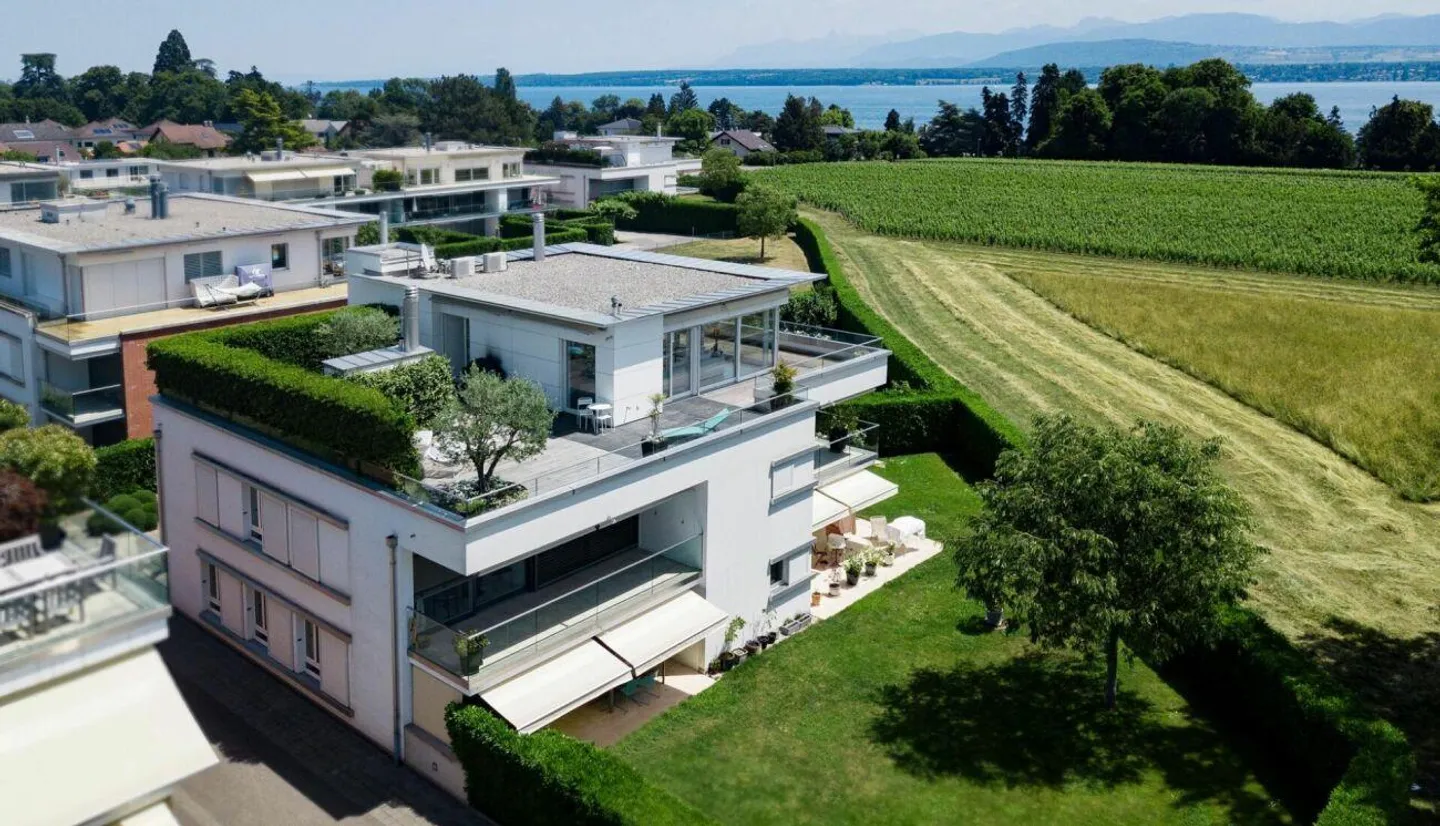Hotel particulier avec grande terrasse vue sur le lac - Photo 1 of 10
