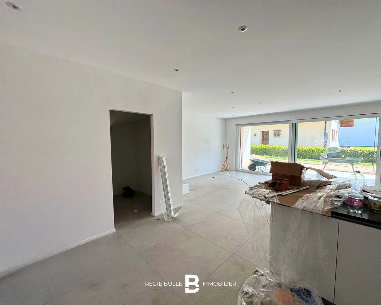 Giffers - Wunderschöne Maisonette-Wohnung mit 4.5 Zimmern zur Miete - Foto 4 von 8