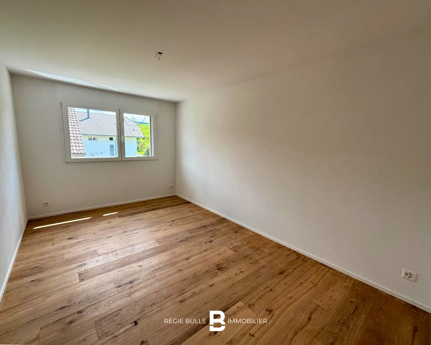 Giffers - Wunderschöne Maisonette-Wohnung mit 4.5 Zimmern zur Miete - Foto 5 von 8