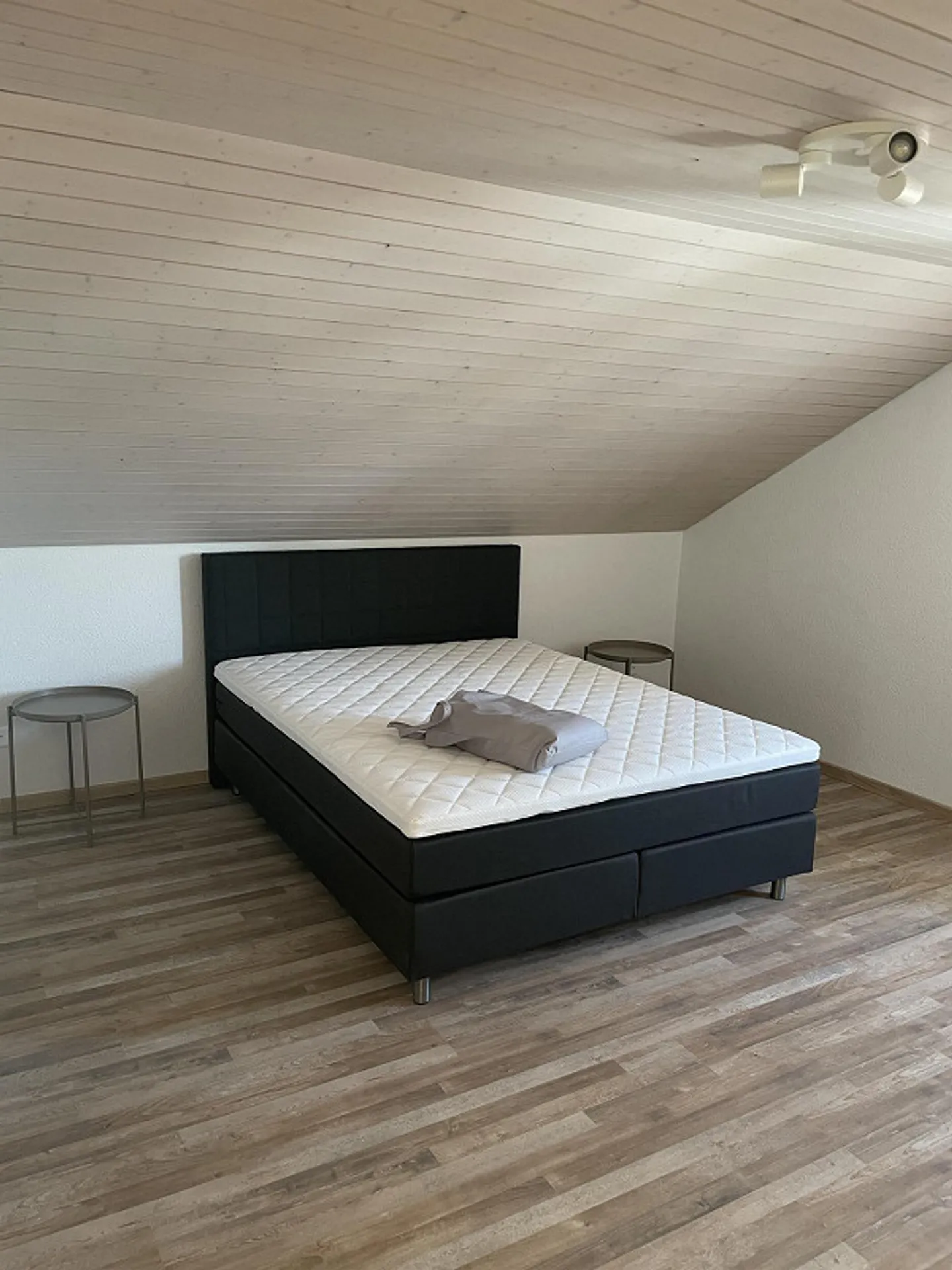 3.5 Zimmer Dachwohnung mit Möbel - Foto 8 von 13