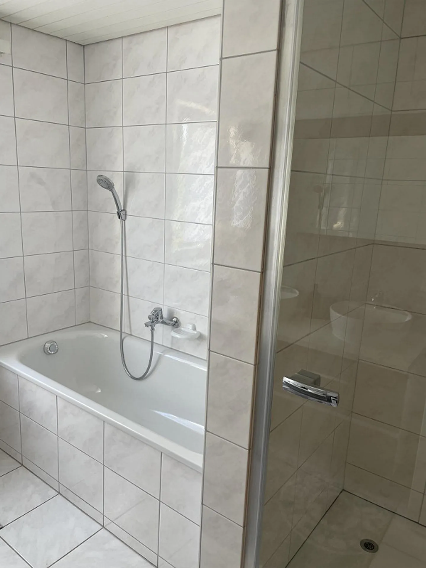 3.5 Zimmer Dachwohnung mit Möbel - Foto 5 von 13