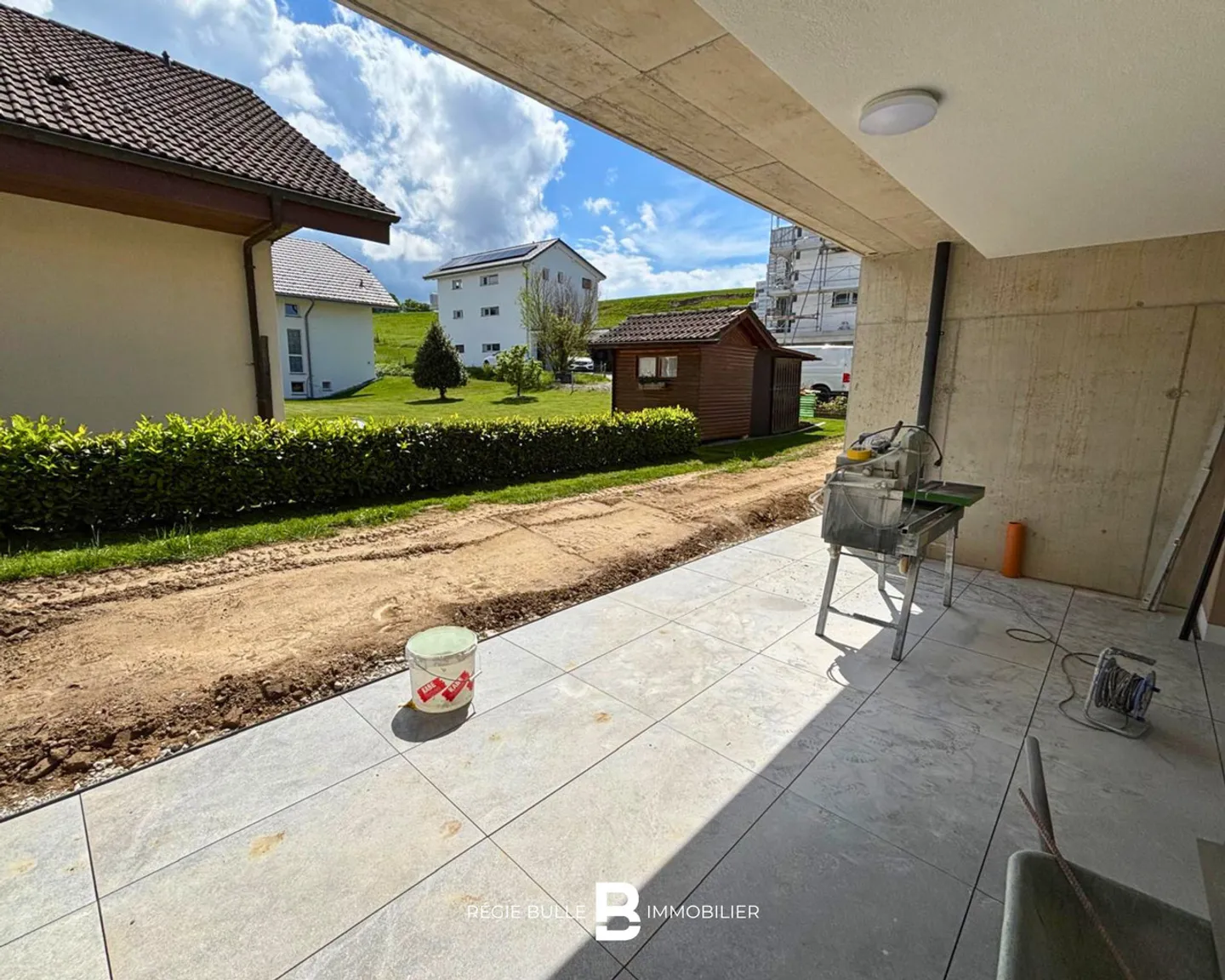 Giffers - Wunderschöne Maisonette-Wohnung mit 4.5 Zimmern zur Miete - Foto 2 von 8