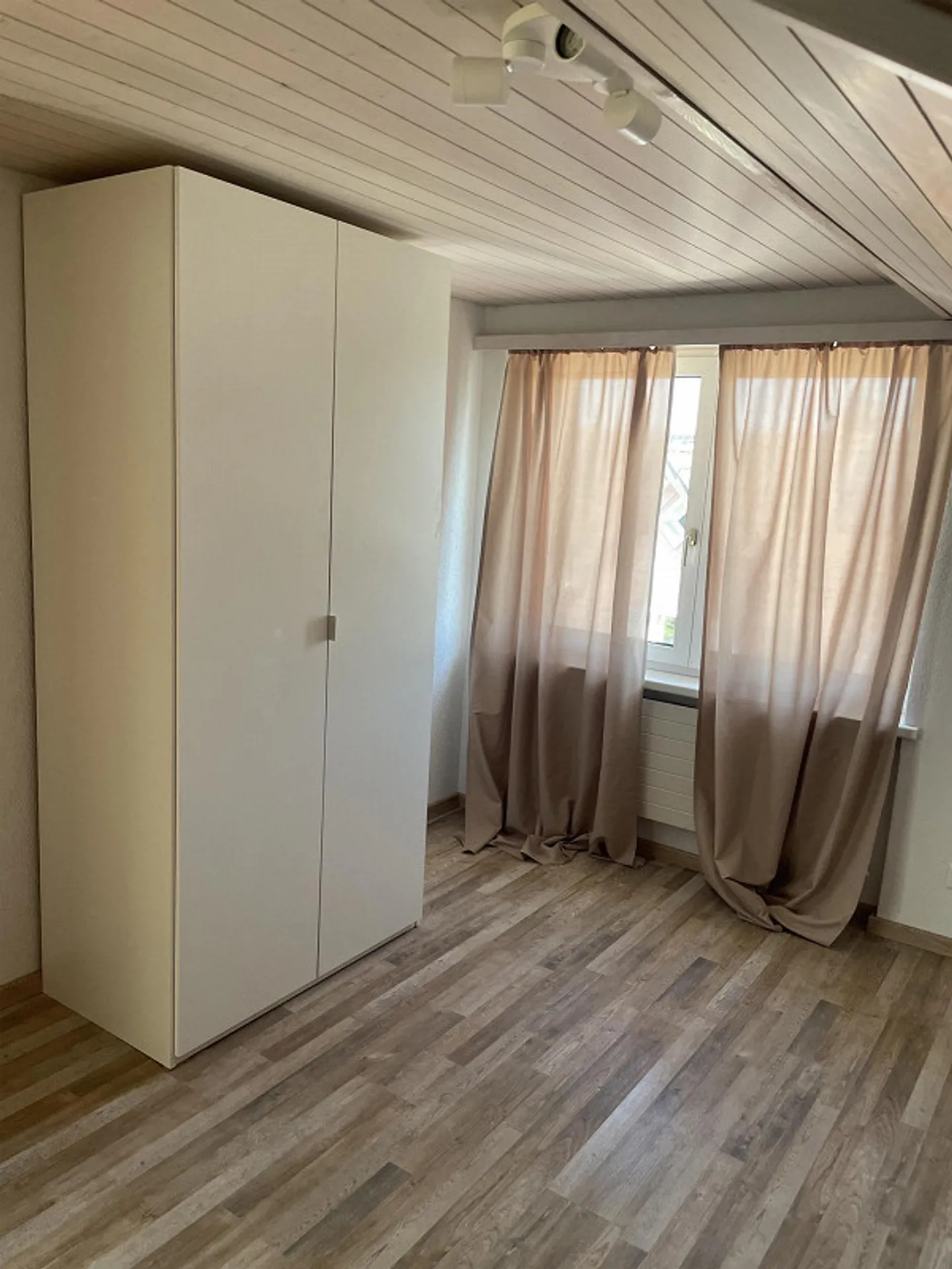 3.5 Zimmer Dachwohnung mit Möbel - Foto 6 von 13