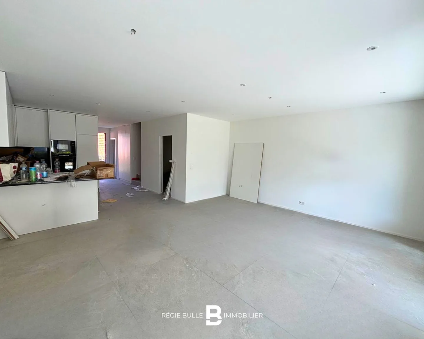 Giffers - Wunderschöne Maisonette-Wohnung mit 4.5 Zimmern zur Miete - Foto 3 von 8