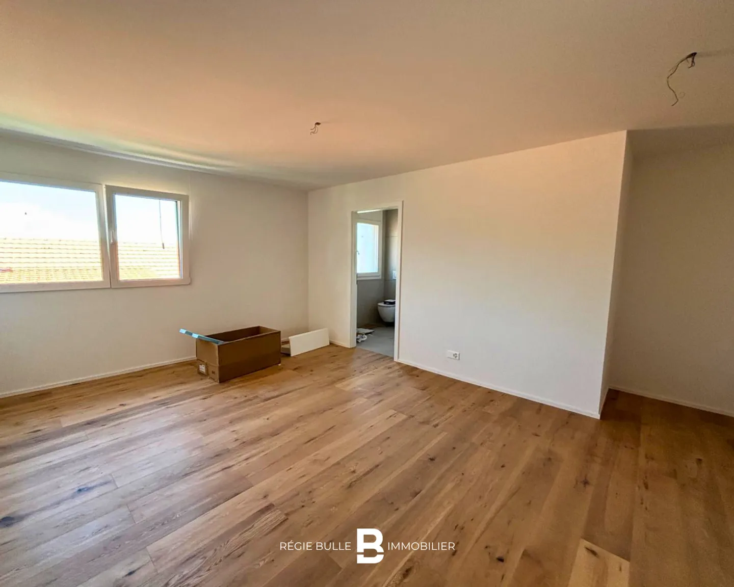 Giffers - Wunderschöne Maisonette-Wohnung mit 4.5 Zimmern zur Miete - Foto 7 von 8