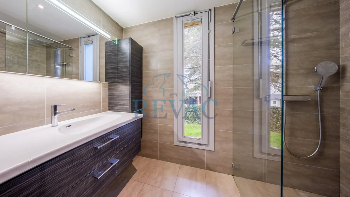 Exclusive Villa in Conches - Photo 6 of 8