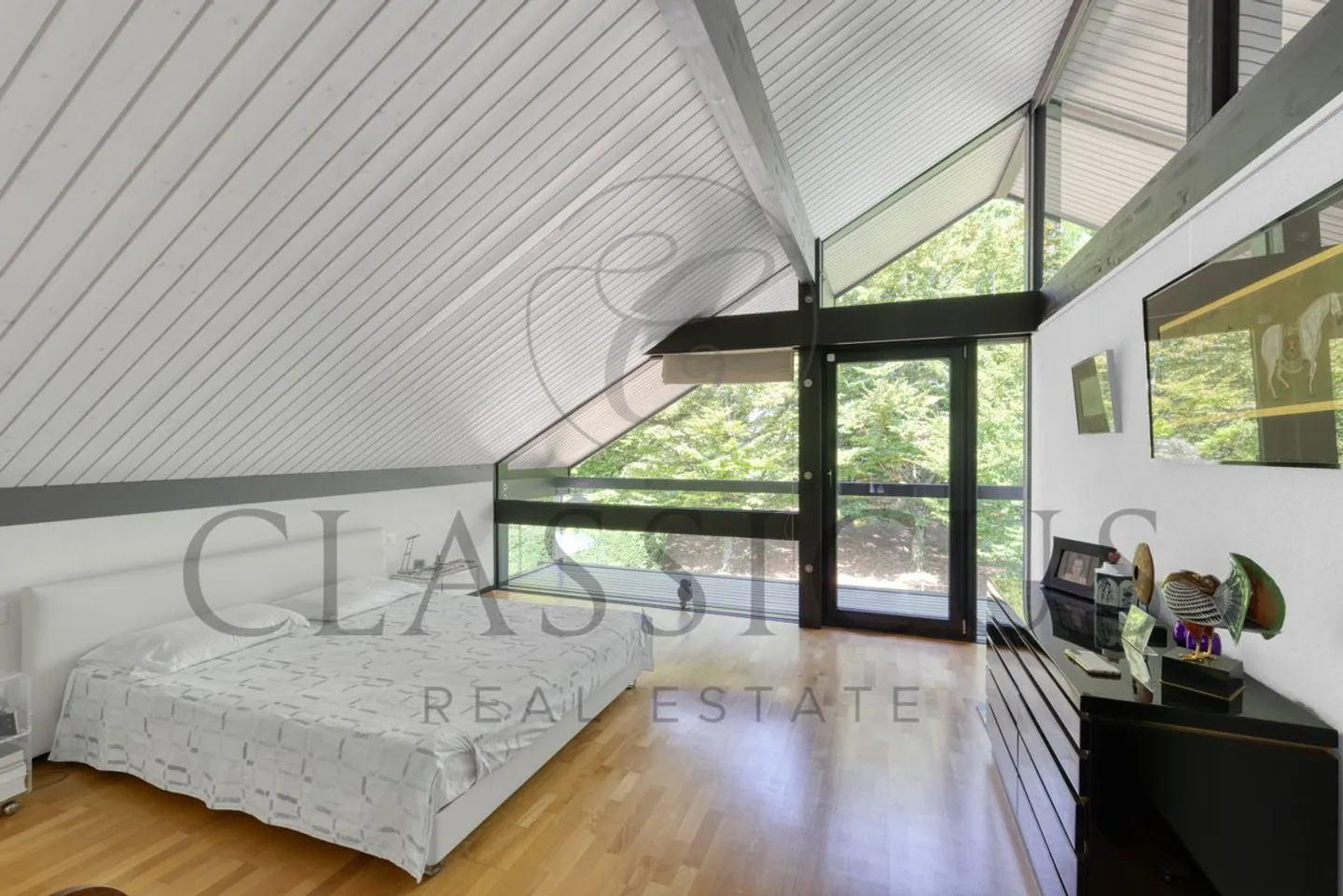 Bright and modern villa with landscaped garden, on the edge of the Geneva Golf - Photo 5 of 8