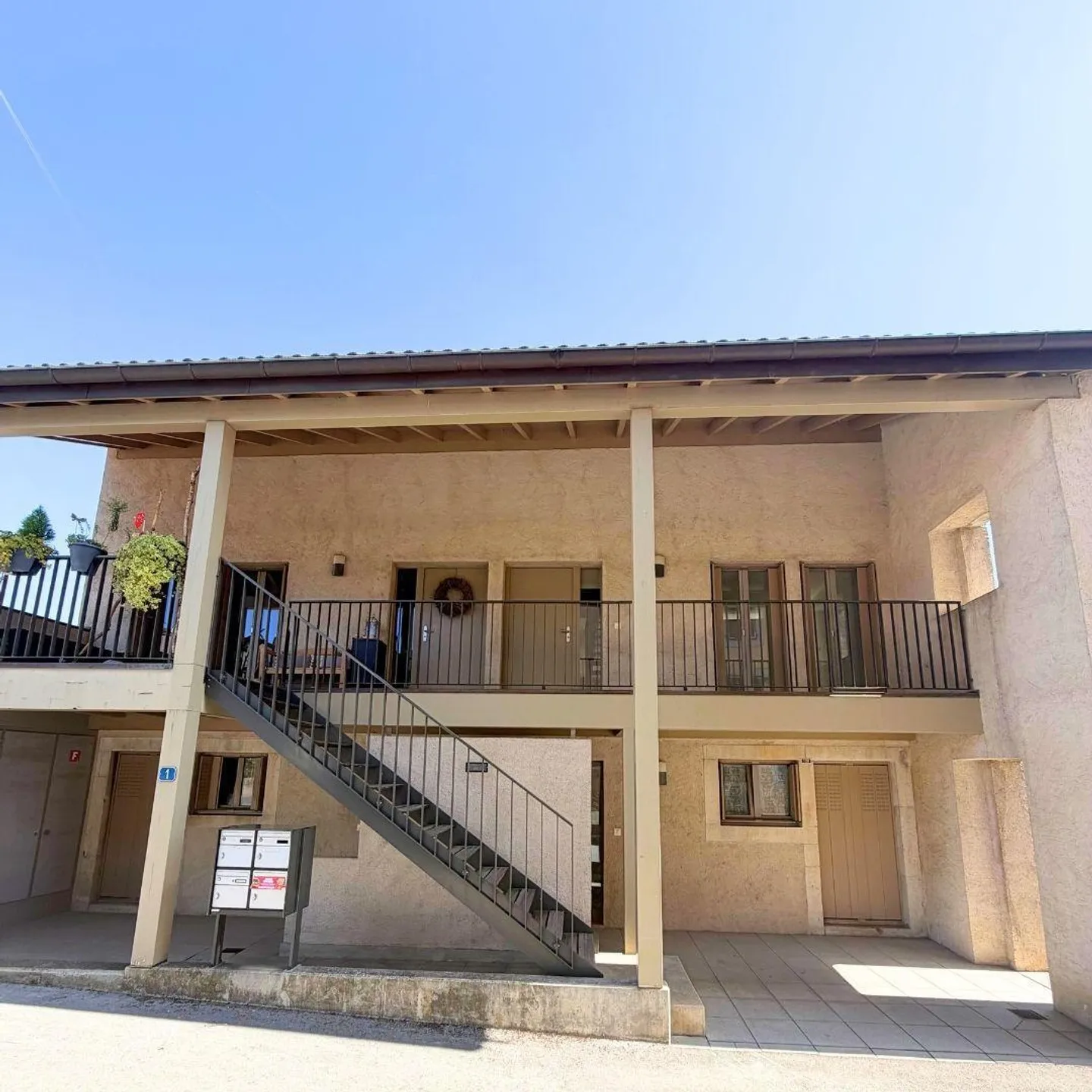 Charmant appartement de 4 pièces à Genolier - Photo 1 sur 6