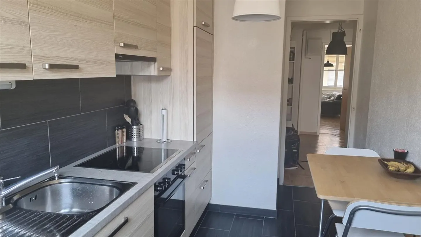 Appartement de 2.5 pièces au coeur du centre-ville - Photo 2 sur 11