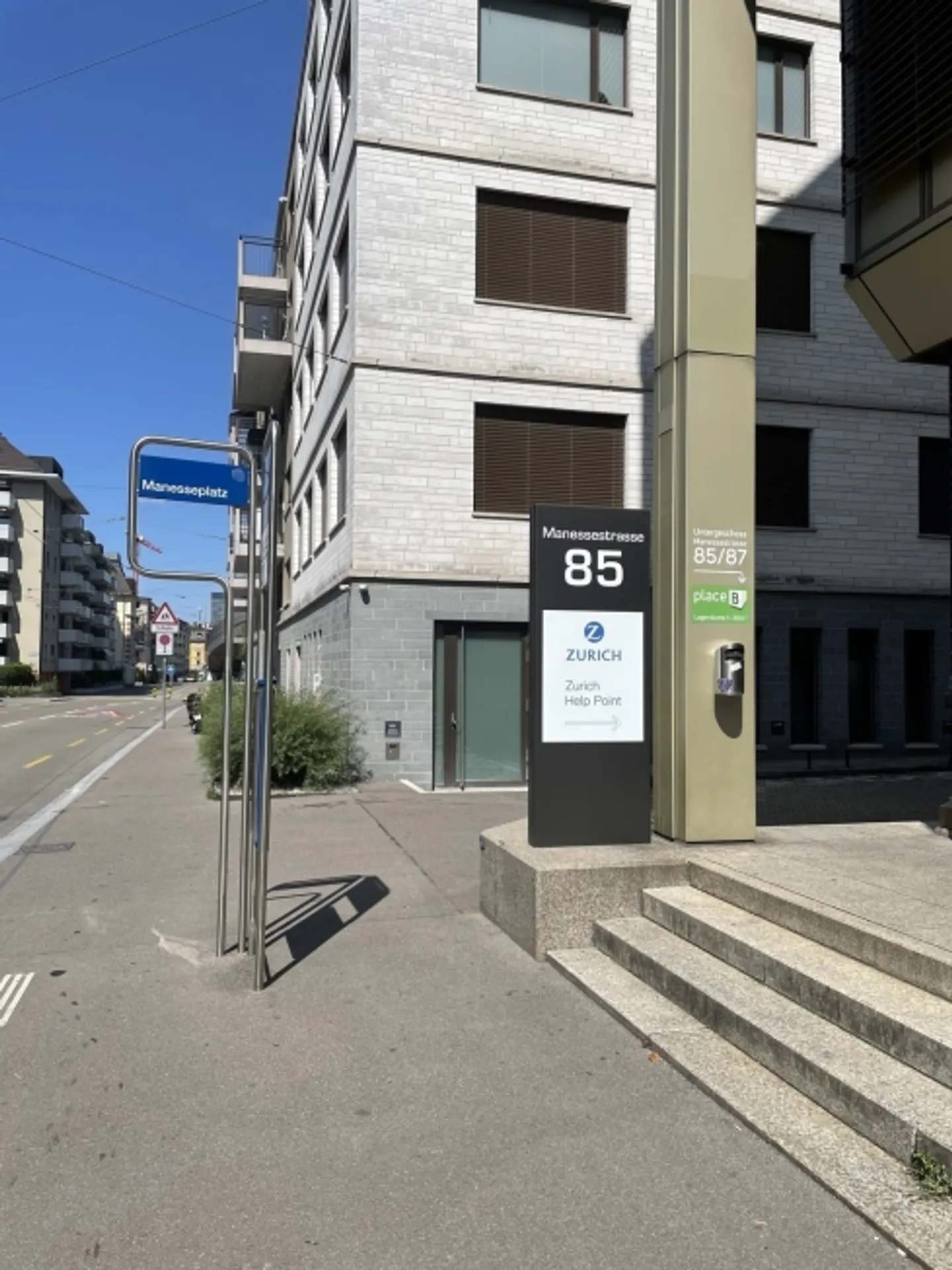 Central Garage Parking Space for Rent in 8045 Zurich / Sihlcity! - Photo 1 of 1